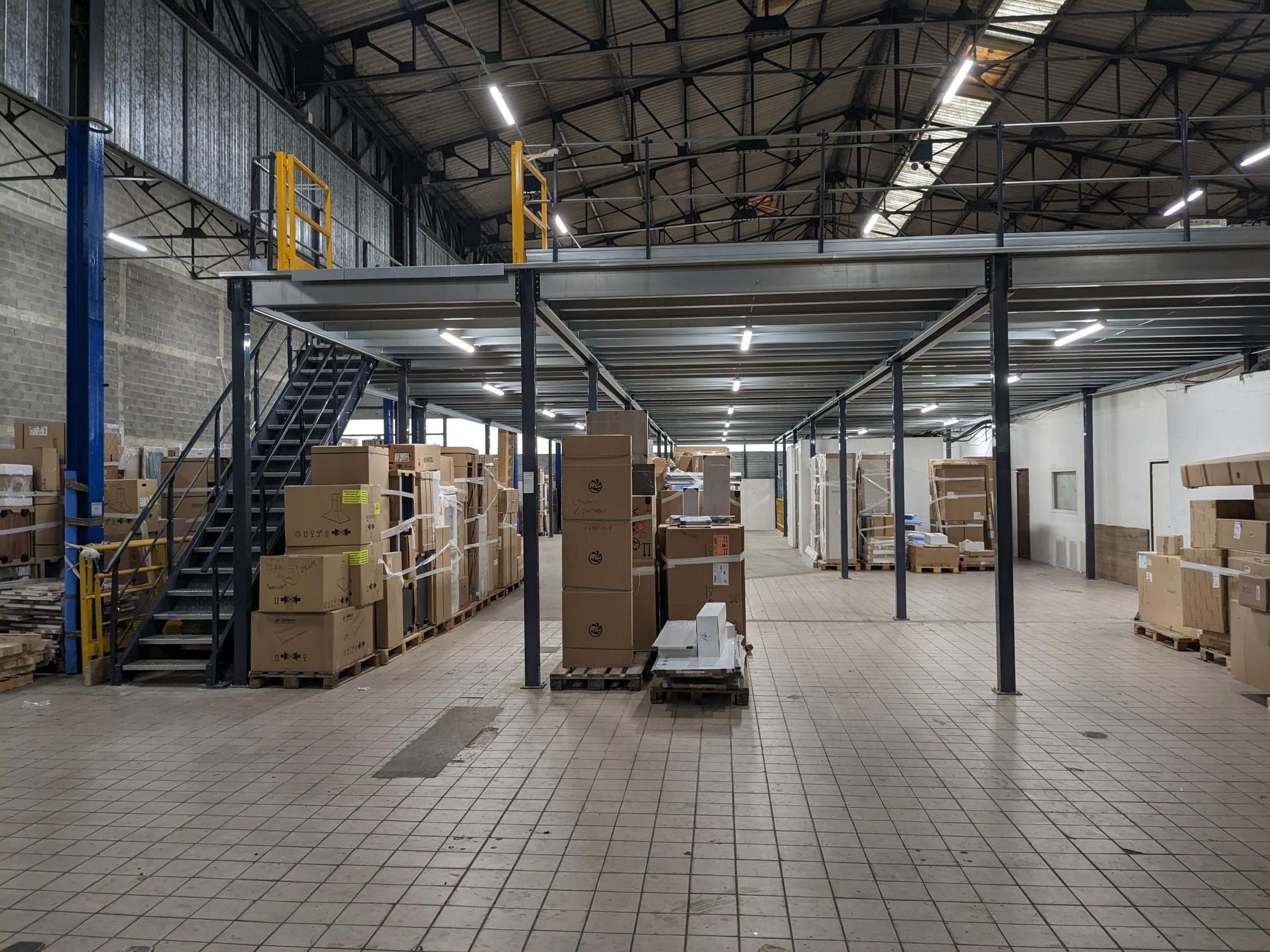 Mezzanine industrielle : optimiser l’espace de votre entrepôt
