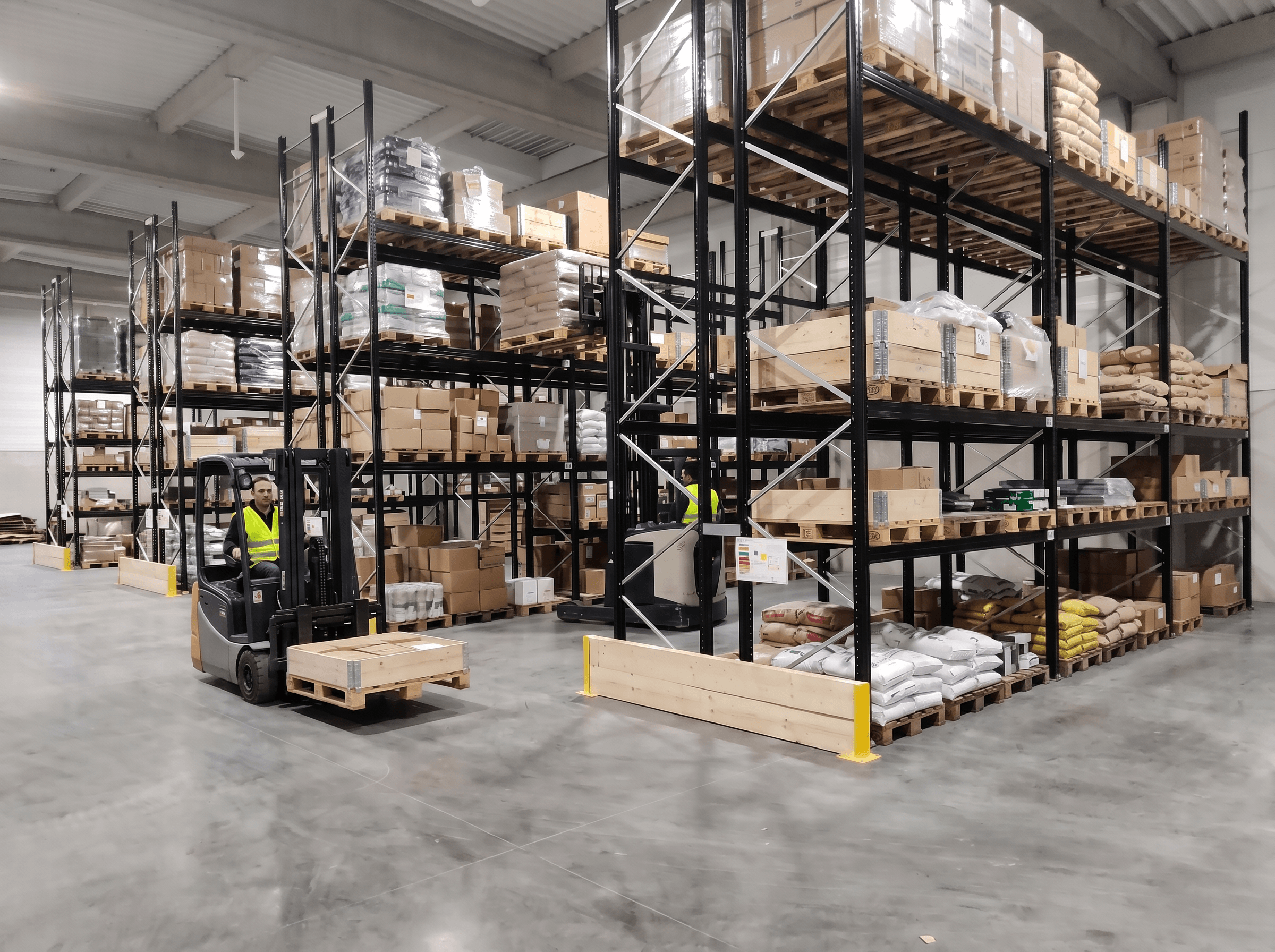 rayonor_web_photo_stockage_palette_rack_grande_hauteur_logistique_v01.png